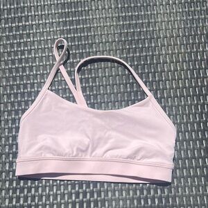 Lululemon Athletica Pink Sports Bra with Stretchy Fabric and Clean Lines
